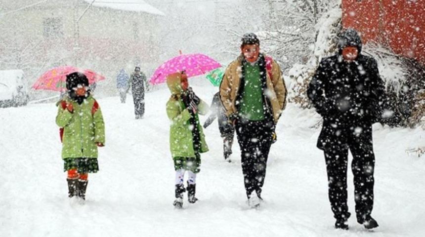 Adana ve Malatya'da eğitime kar engeli