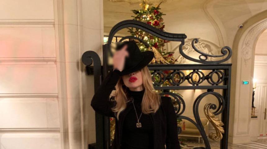 Hadise'den takip&ccedil;ilerine skandal el hareketi!