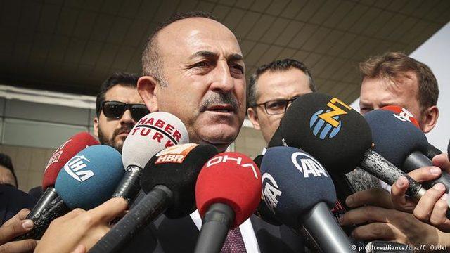 Çavuşoğlu'ndan Yunanistan'a: Şımarık çocuğunuza sahip çıkın