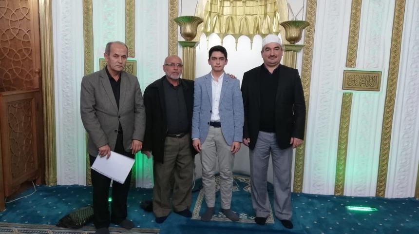 Kızılcahamamlı &ouml;ğrenci ezan okuma yarışmasında birinci oldu