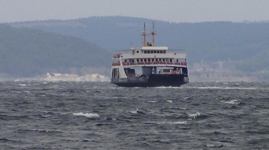 Kuzey Ege'de feribot seferlerine fırtına engeli 