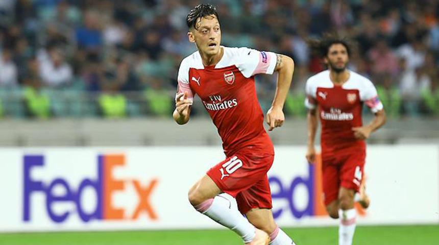 Mesut &Ouml;zil Arsenal'den ayrılmayacak