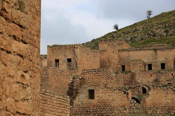 Üç mezhebin birleştiği tarihi köy harabeye döndü G4