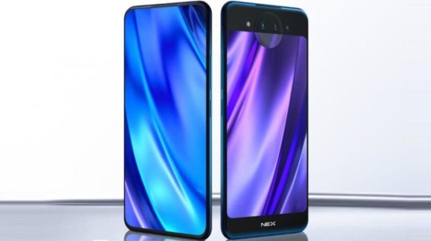 Uygun fiyatlı, &ccedil;ift ekranlı telefon!