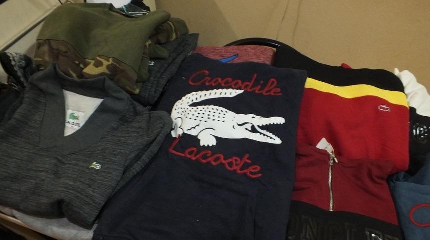 Hayırsever esnaftan giysi yardımı