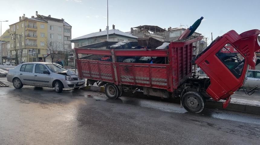 Karaman&rsquo;da buzlanma nedeniyle &ccedil;ok sayıda kaza meydana geldi