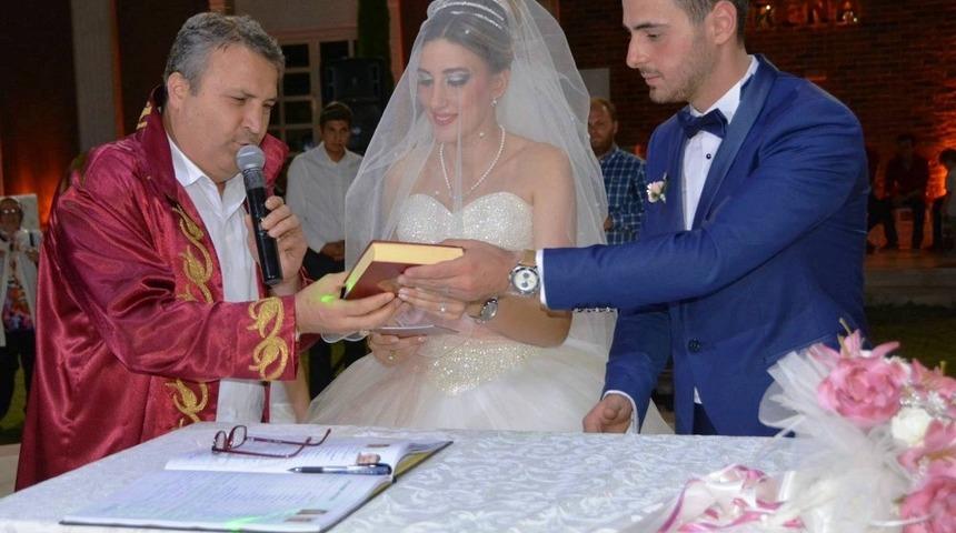 Yunusemre&rsquo;de bin 500 &ccedil;ift mutluluğa &lsquo;evet&rsquo; dedi