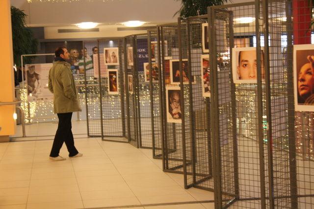 'Erkeklik İstisnai Bir Durumdur' sergisi fotoğraf alımlarına başladı 