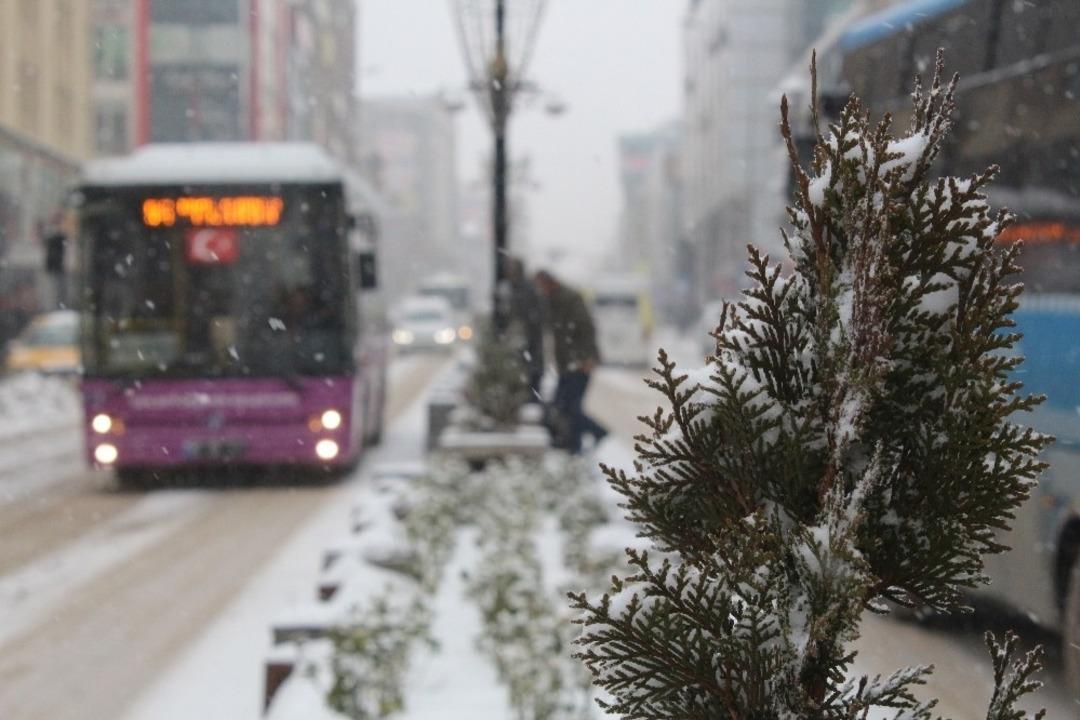 Van&rsquo;da yoğun kar yağışı