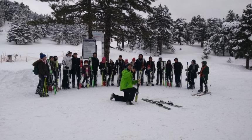 &Ouml;ğrencilerin kayak keyfi