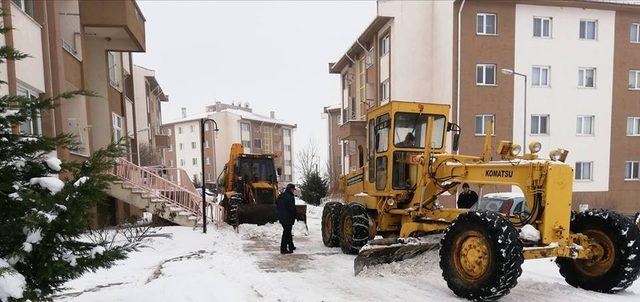 Dumlupınar’da kar temizleme çalışması