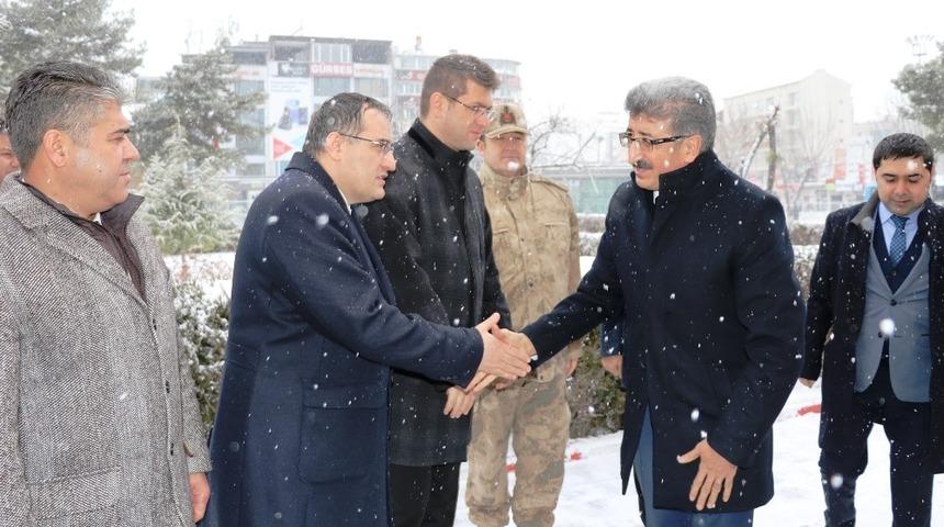 Vali G&uuml;lmez g&ouml;reve başladı