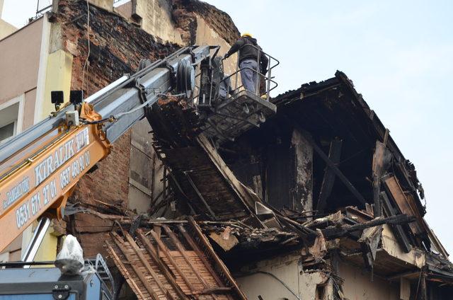 Fatih'te çöken ve 2 kişinin öldüğü bina için mahalleliden ihmal iddiası