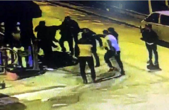 Edirne'de bar çalışanlarının müşteriyi darbetmesi kamerada