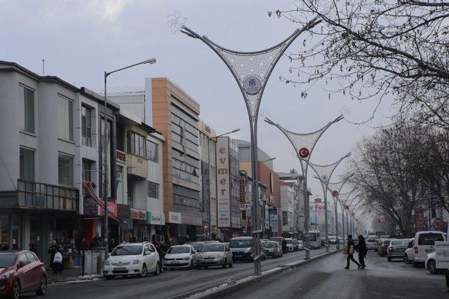 Erzincan Belediyesi aydınlatma çalışmalarına devam ediyor