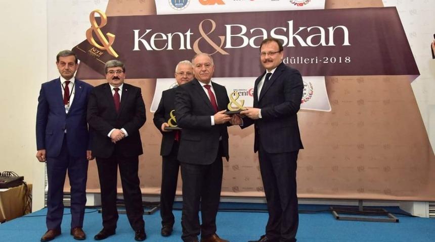 Yılın Kayyum Belediye Başkanı S&uuml;leyman Elban oldu