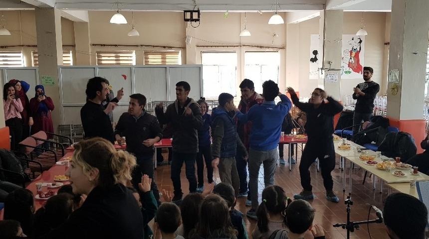 Minik &ouml;ğrencilerden &ouml;zel etkinlik