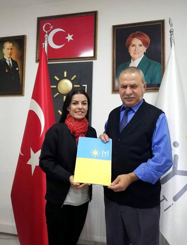 Eşinin gözleri önünde başından bıçaklandı