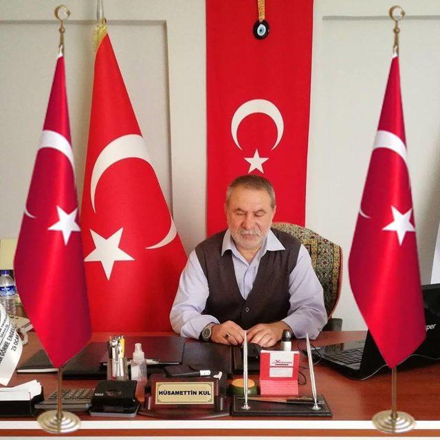 Eşinin gözleri önünde başından bıçaklandı