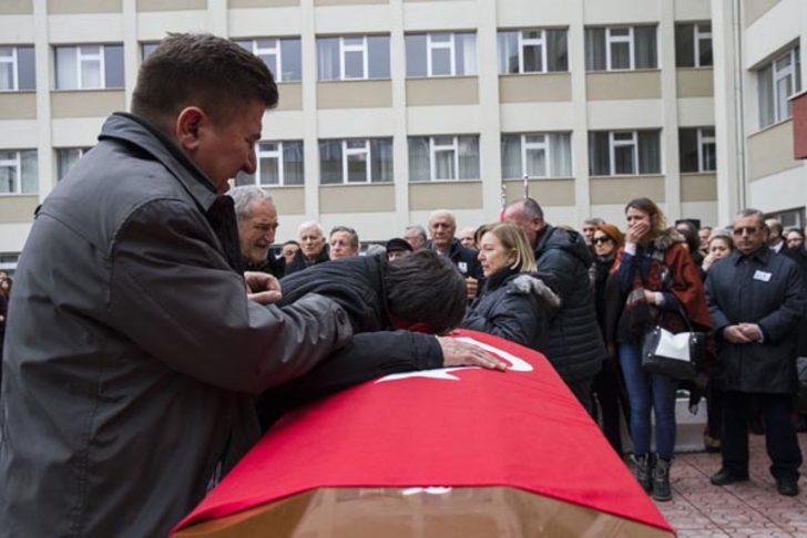 Ceren Damar Şenel için anma töreni düzenlendi  G1