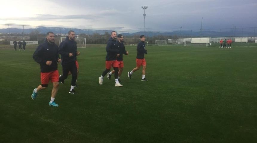 Karak&ouml;pr&uuml; Belediyespor&rsquo;un Antalya kampı başladı