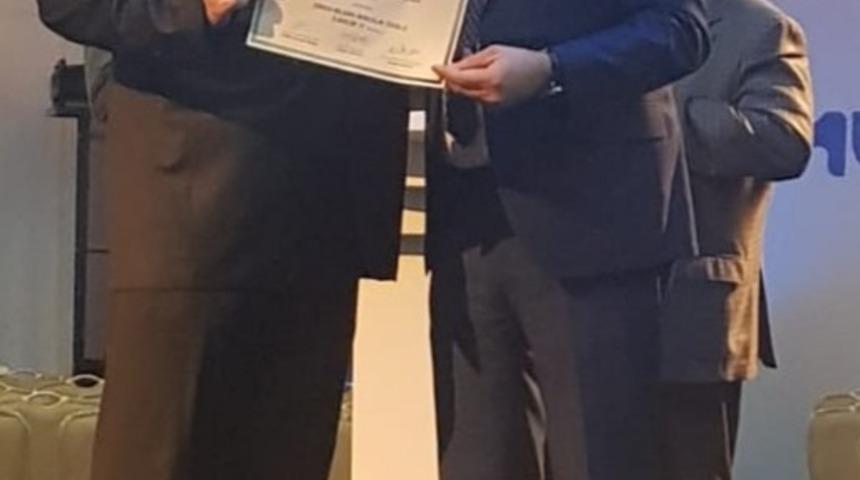 Ger&ccedil;ekleştirdiği video bildirisiyle ikinci oldu