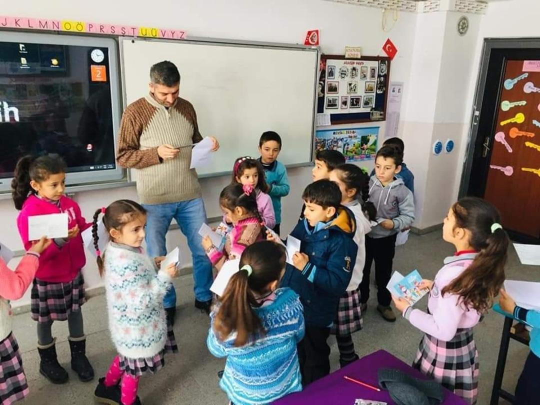 &Ouml;ğrencilere 900 km uzaklıktan yılbaşı kartı yollandı