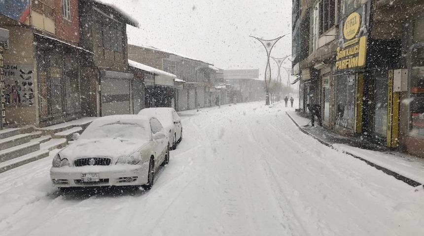 Şemdinli&rsquo;de kar tatili