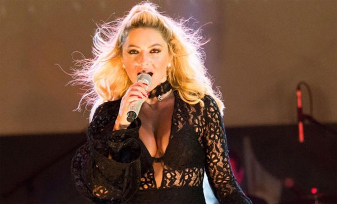 Hadise'den makyajsız pazar paylaşımı