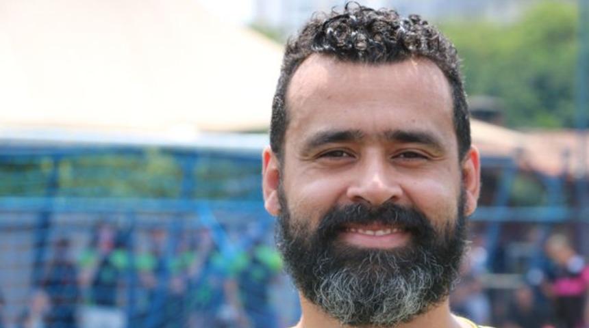 'Eşcinsel olduğum i&ccedil;in futbolu bıraktım'