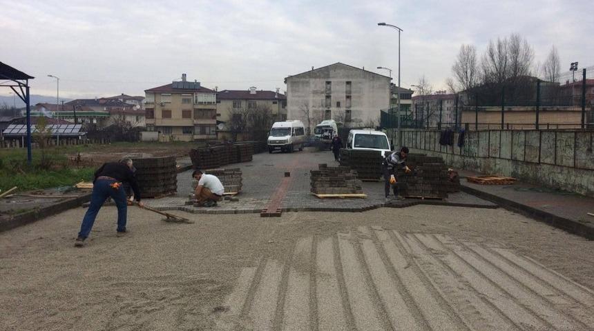 Parke ve yol &ccedil;alışmaları devam ediyor