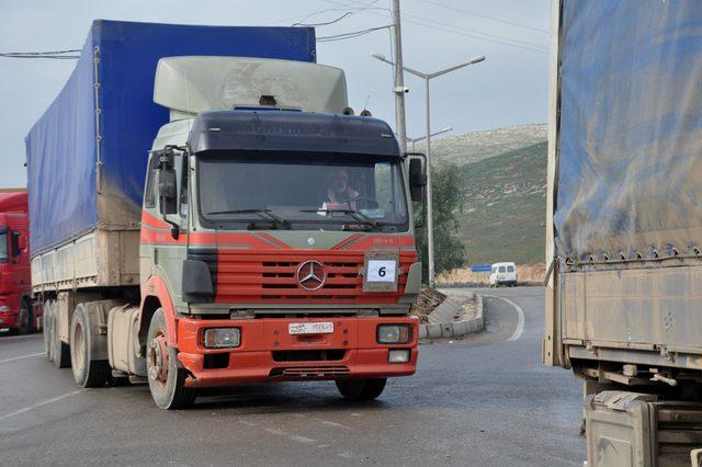BM’den İdlib’e 26 TIR insani yardım
