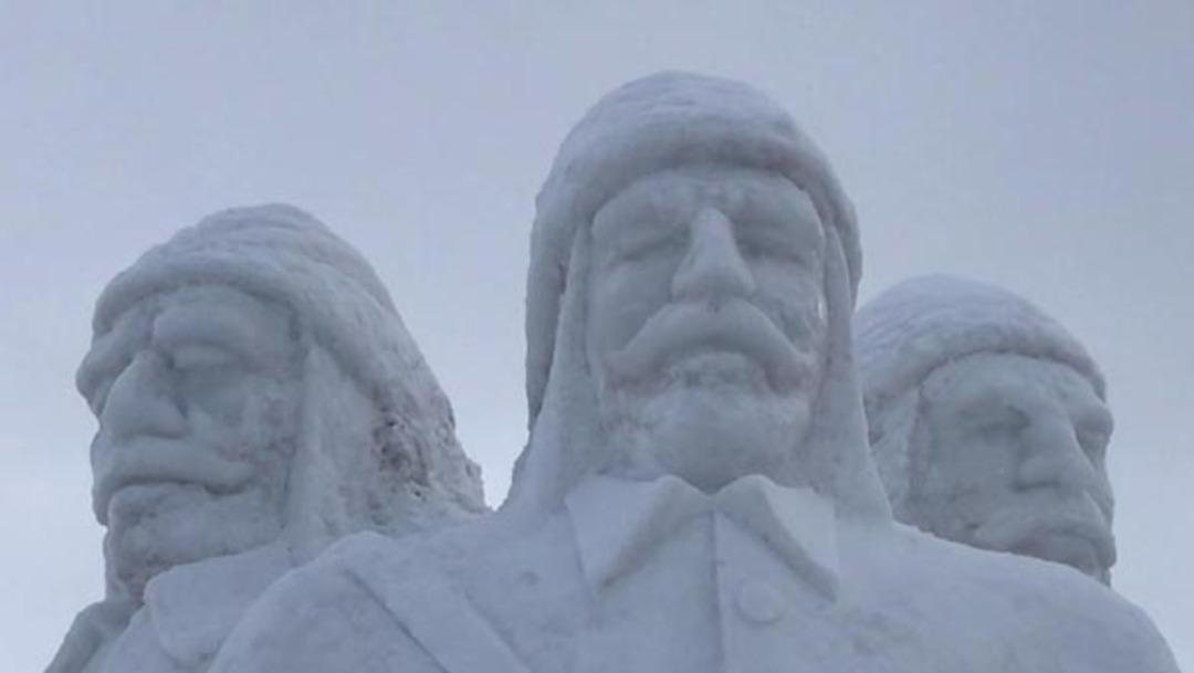 T&uuml;rkiye'nin en b&uuml;y&uuml;k kardan heykeli Cıbıltepe'de