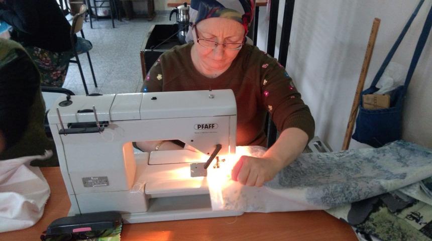 Poşet paralı olunca, k&ouml;yl&uuml; kadınlar bez &ccedil;anta &uuml;retmeye başladı