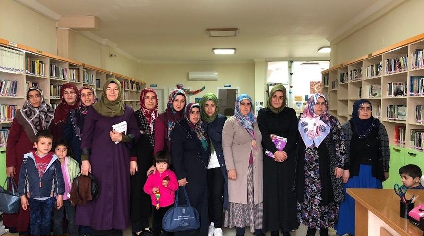 Kursiyerler bir g&uuml;n&uuml; k&uuml;t&uuml;phanede ge&ccedil;irdi