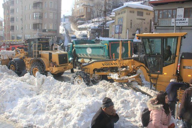 Hakkari Belediyesinden kış mesaisi