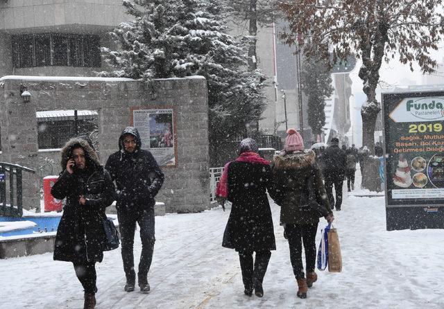 Hakkari ve ilçelerinde okullara yarım gün kar tatili(2)