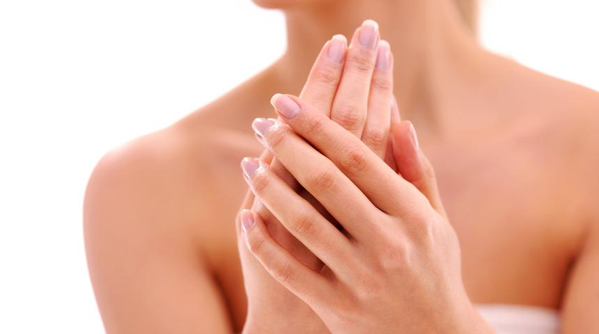 Ellerin g&uuml;zelliği tırnaklardan ge&ccedil;er!