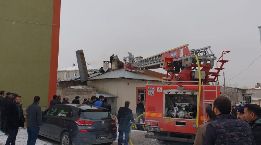 Bacadan &ccedil;ıkan kıvılcım yangına neden oldu