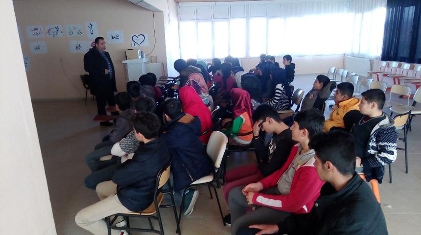 &Ouml;ğrencilere &lsquo;t&uuml;t&uuml;n ve zararları&rsquo; anlatıldı