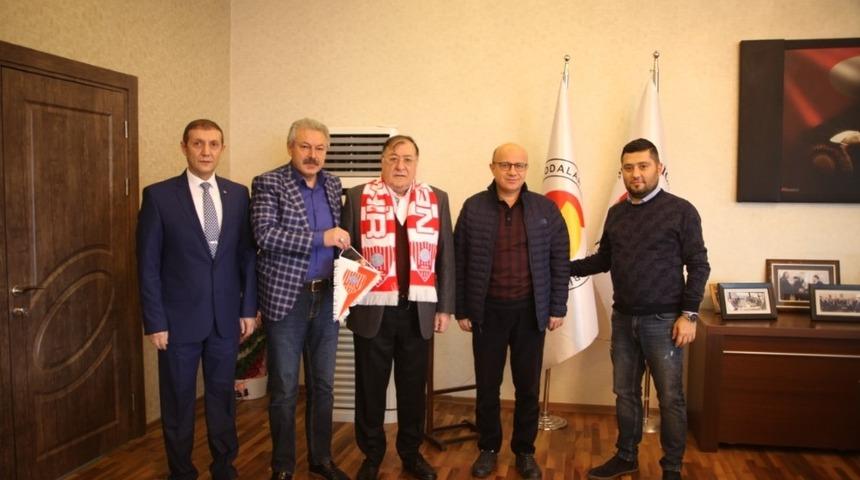 Nevşehir Belediyespor y&ouml;neticileri, NTSO Başkanı Parmaksız&rsquo;ı ziyaret etti