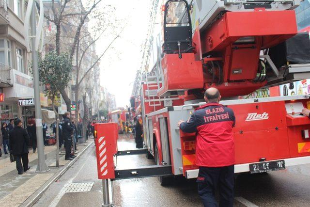 Elazığ’da çatı yangını