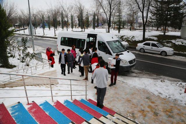 Öğrencilerden, Hayır Çarşısına anlamlı bağış