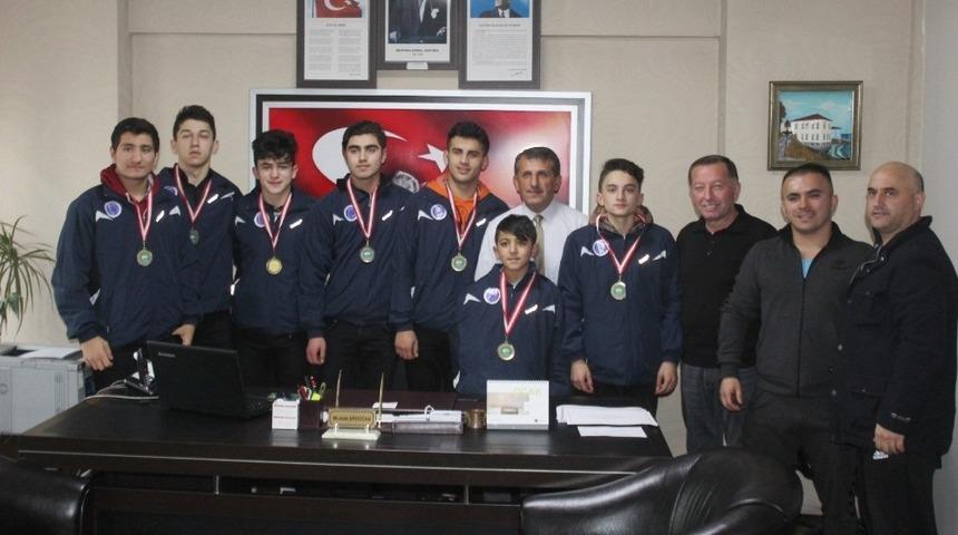 &Uuml;nye Halk Eğitim er meydanında derece yaptı