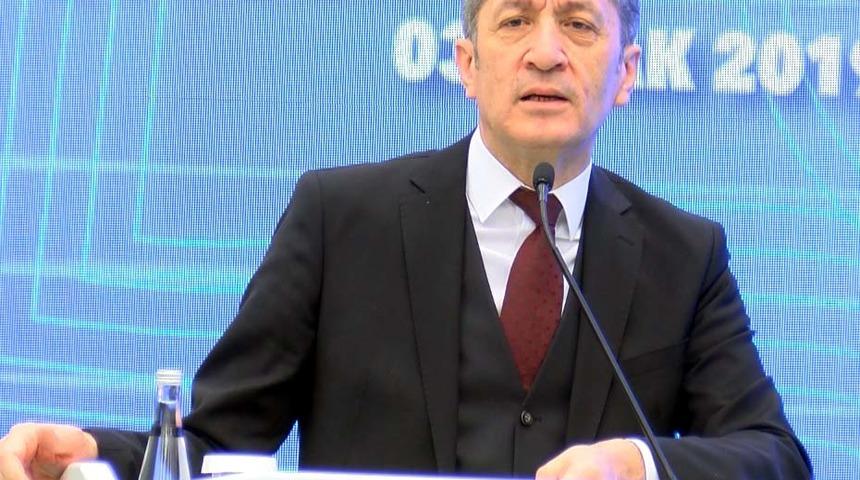 Bakan Sel&ccedil;uk: &Ccedil;ocukların hak ettiklerini vermekle m&uuml;kellefiz