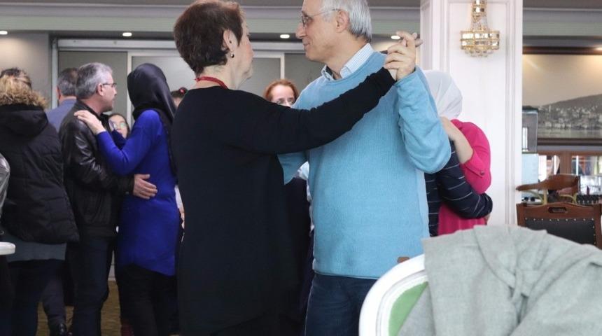 Sağlıklı hayatın mutluluğunu dans ederek kutladılar