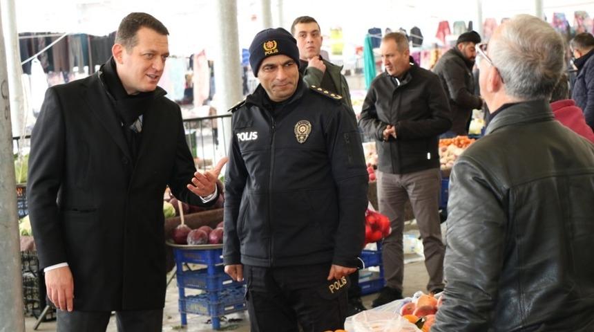 &Uuml;rkmezer pazar esnafını ziyaret etti