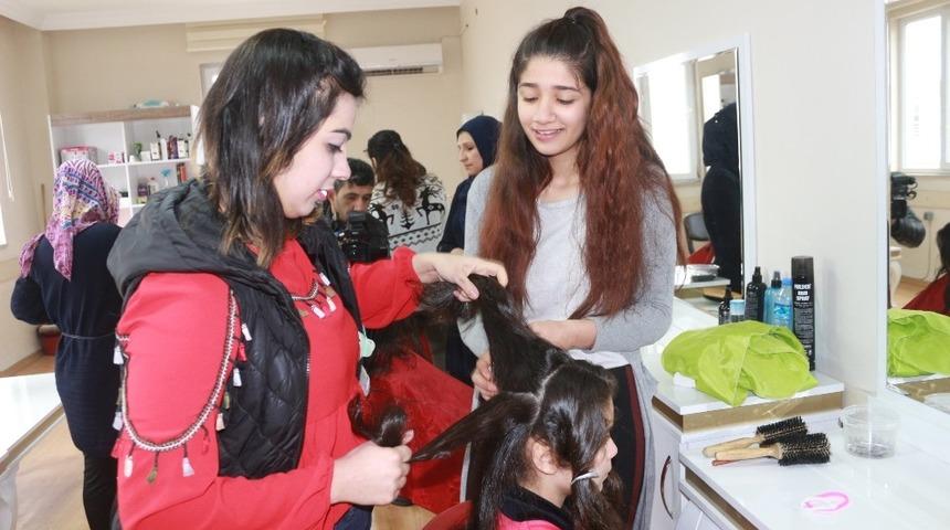 &Ouml;ğrencilere &uuml;cretsiz sa&ccedil; bakımı yapıldı