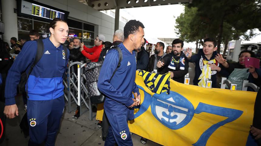 Fenerbah&ccedil;e'nin marşlarla karşılanması Kayserispor'un tepkisini &ccedil;ekti