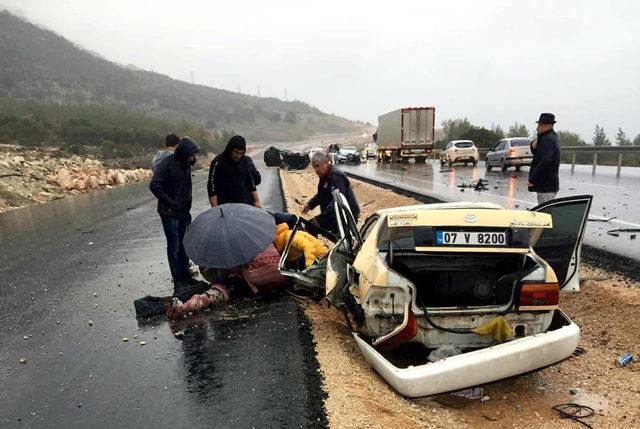 Kumluca’da 4 araçlık kaza: 1 ölü, 7 yaralı